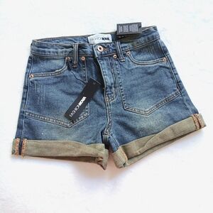 NWT Fashion Nova Medium Wash Denim Shorts Juniors 1 / Women's XS Rolled Cuffs